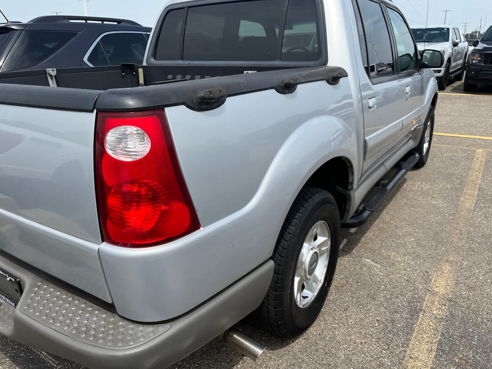 Used 2001 Ford Explorer Sport Trac 4x4 image 17