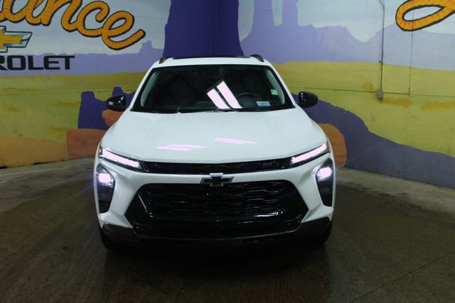 Used 2025 Chevrolet Trax ACTIV w/ Sunroof Package image 3