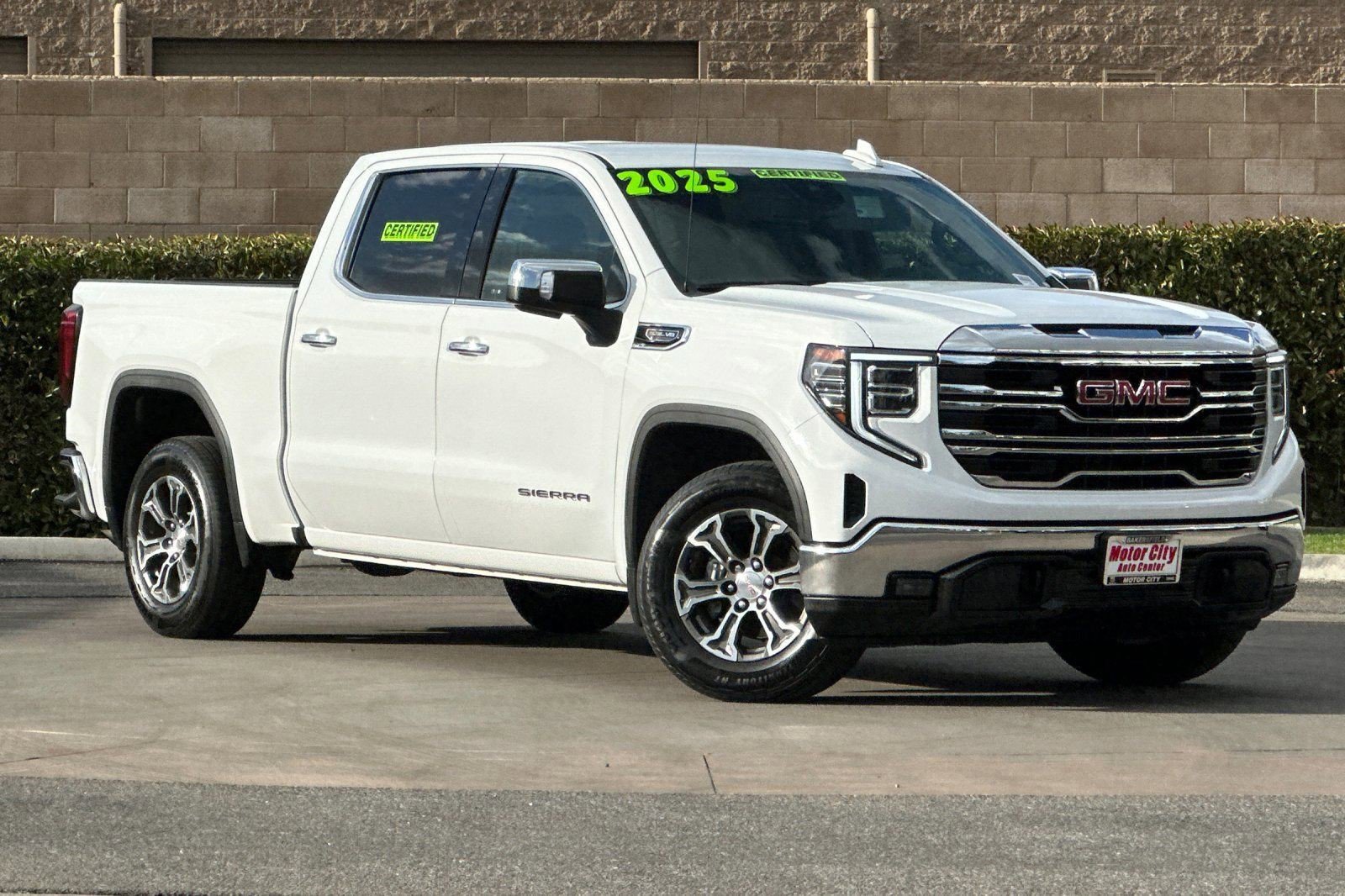 Used 2025 GMC Sierra 1500 SLT RWD image 2
