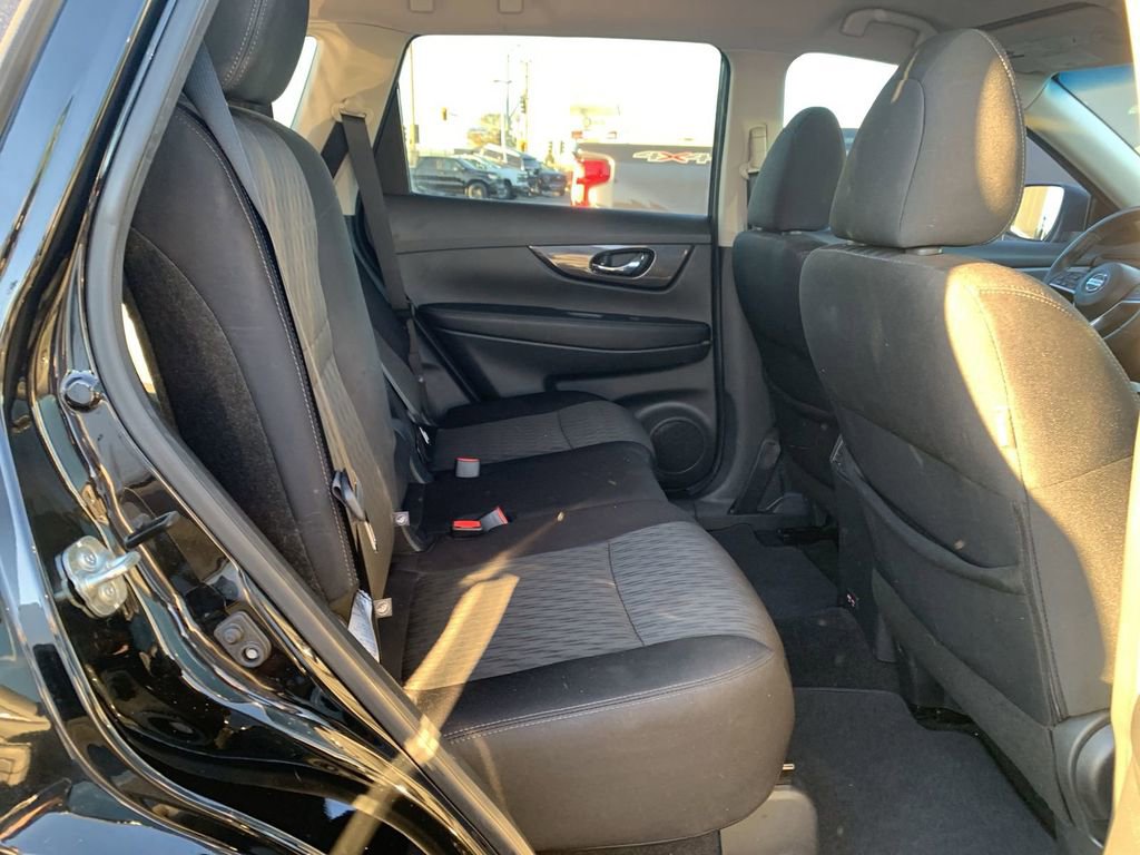Used 2020 Nissan Rogue SV w/ Premium Package image 26