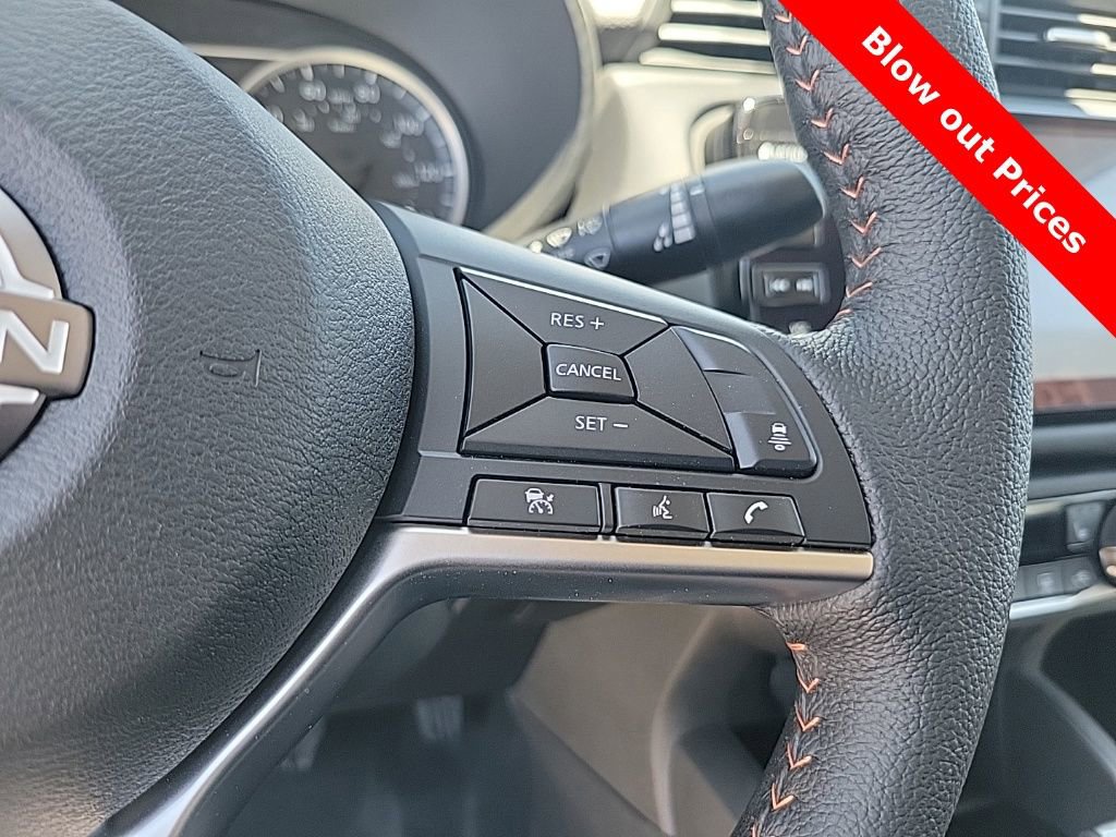 New 2025 Nissan Versa SR w/ Trunk Package image 24