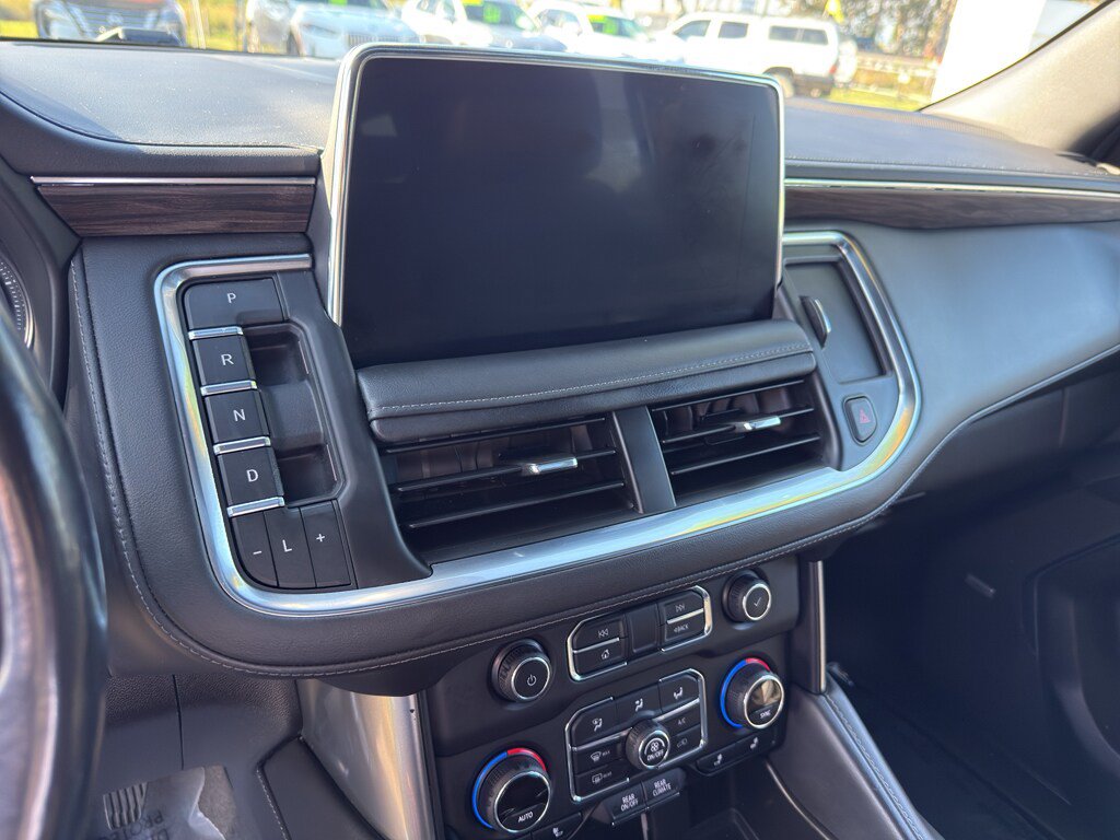 Used 2021 Chevrolet Suburban Z71 w/ Luxury Package AWD/4WD image 17