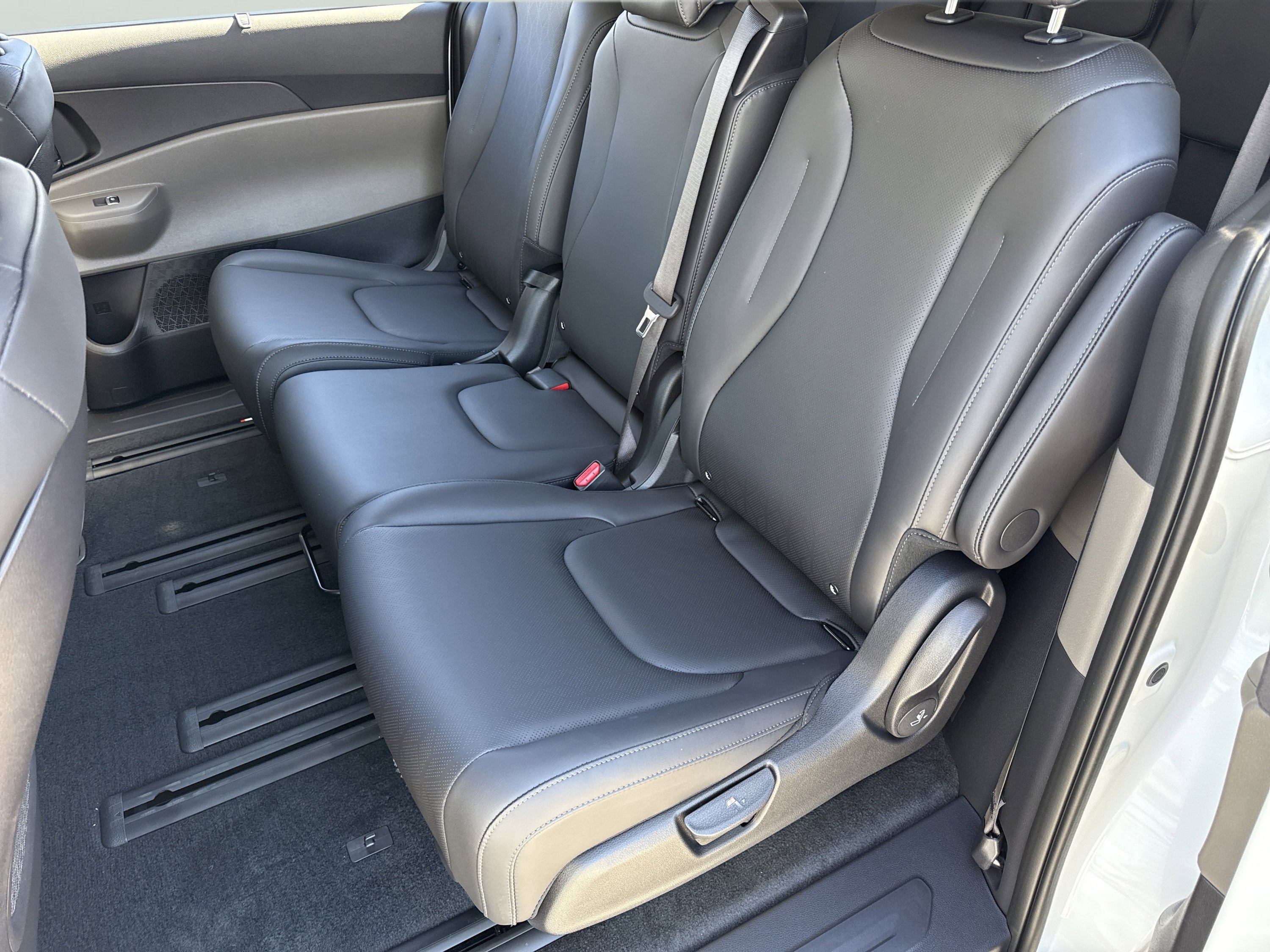 New 2026 Kia Carnival EX FWD image 18