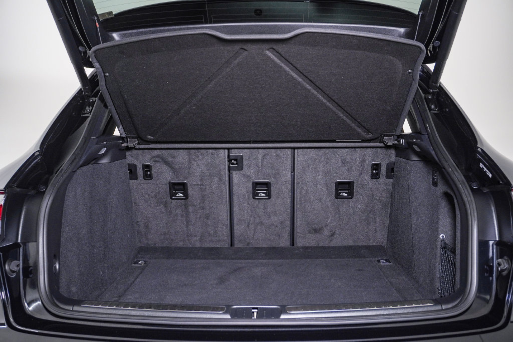 Certified 2022 Porsche Macan S AWD/4WD image 28