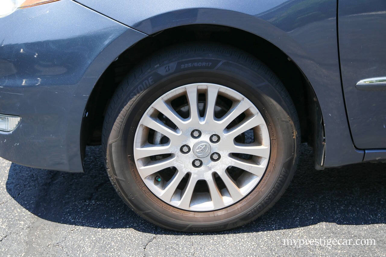 Used 2010 Toyota Sienna XLE Limited w/ XLE Limited Pkg 2 AWD/4WD image 3