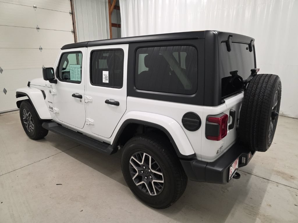 Used 2024 Jeep Wrangler Unlimited Sahara w/ Technology Group AWD/4WD image 3