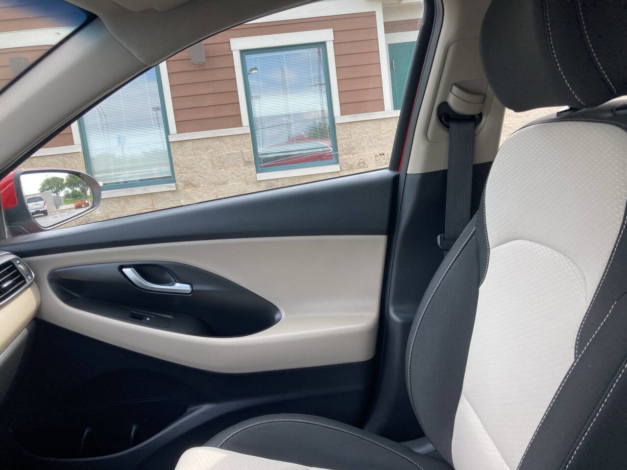 Used 2020 Hyundai Elantra GT image 17