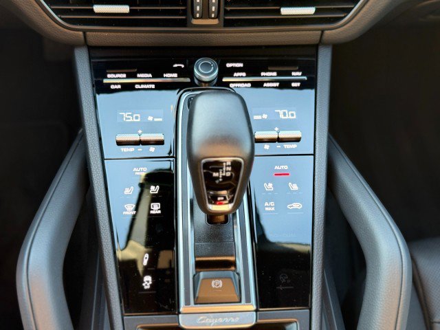 Used 2023 Porsche Cayenne Coupe image 23