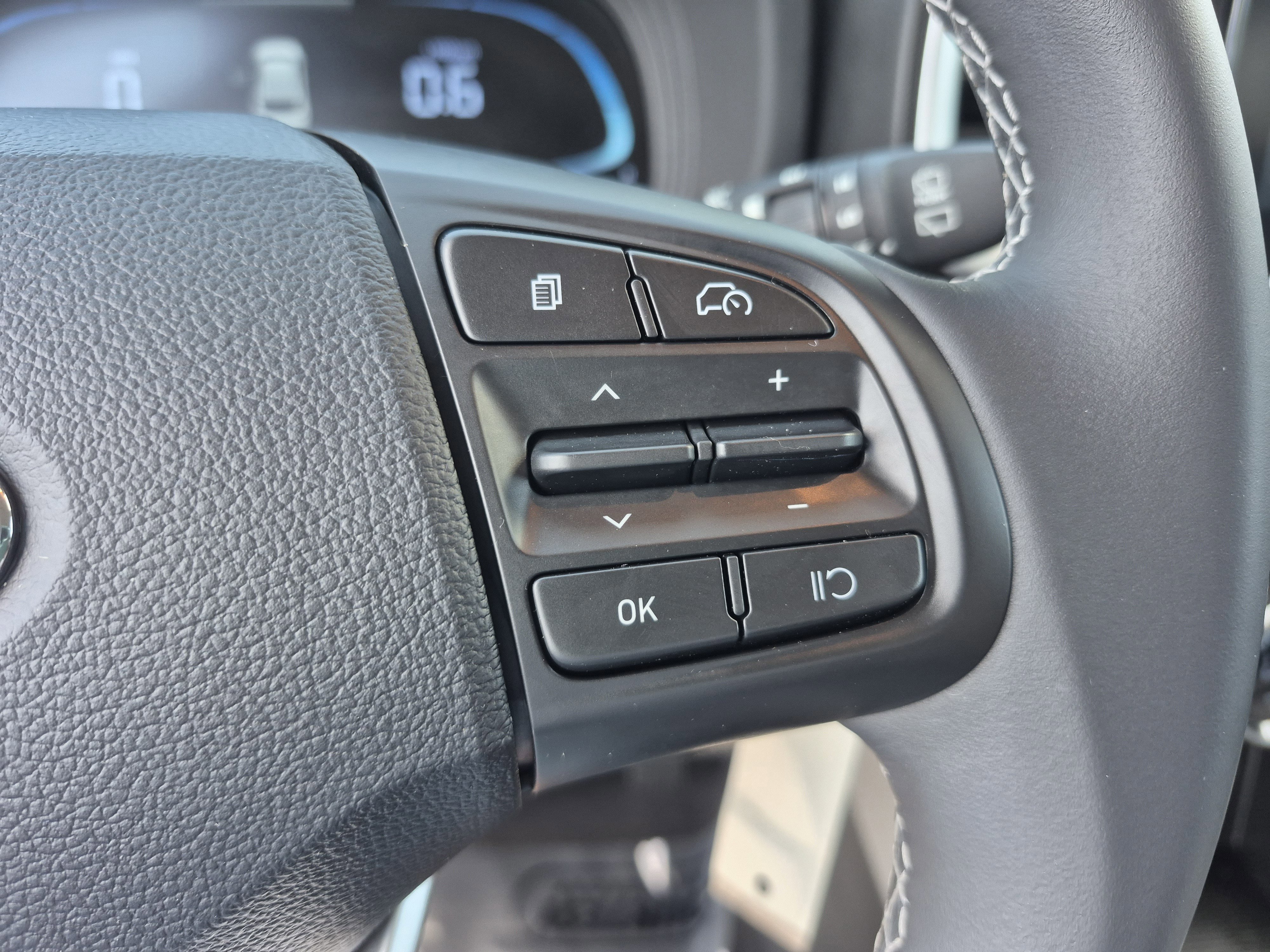 Used 2023 Hyundai Venue SEL FWD image 28