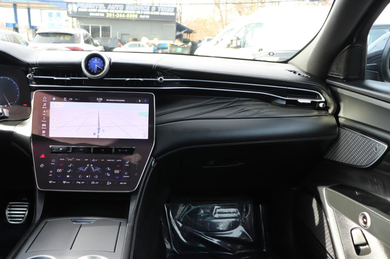 Used 2023 Maserati Grecale GT image 18