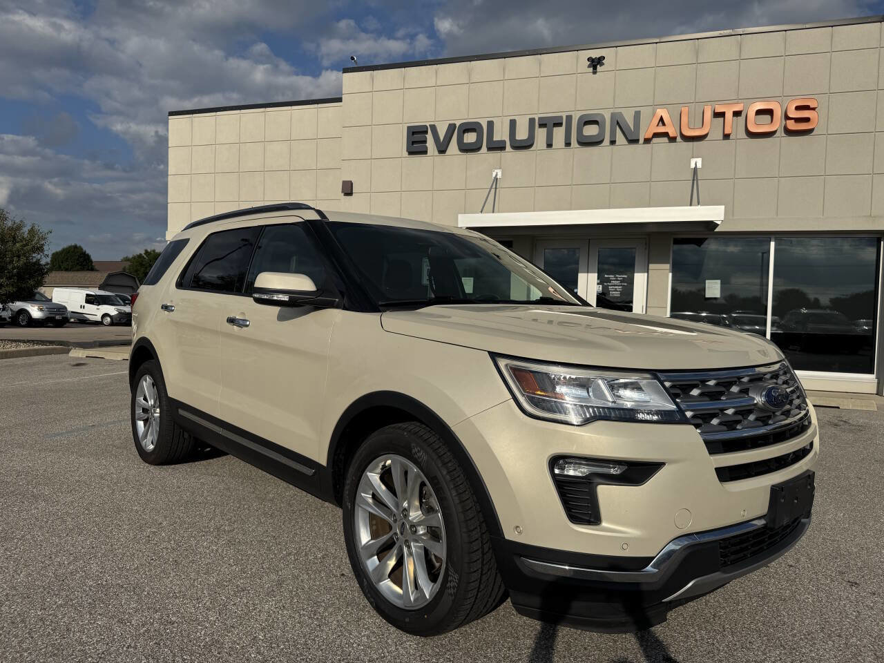 Used 2018 Ford Explorer Limited w/ Equipment Group 301A image 2