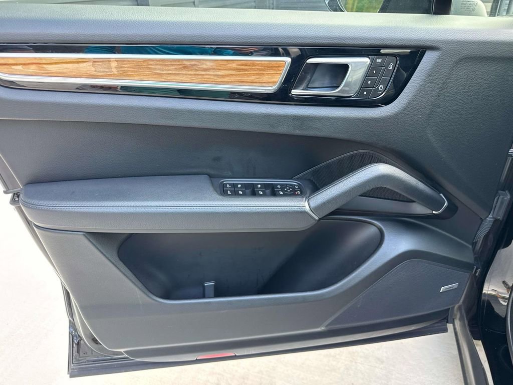 Certified 2023 Porsche Cayenne S Platinum image 22
