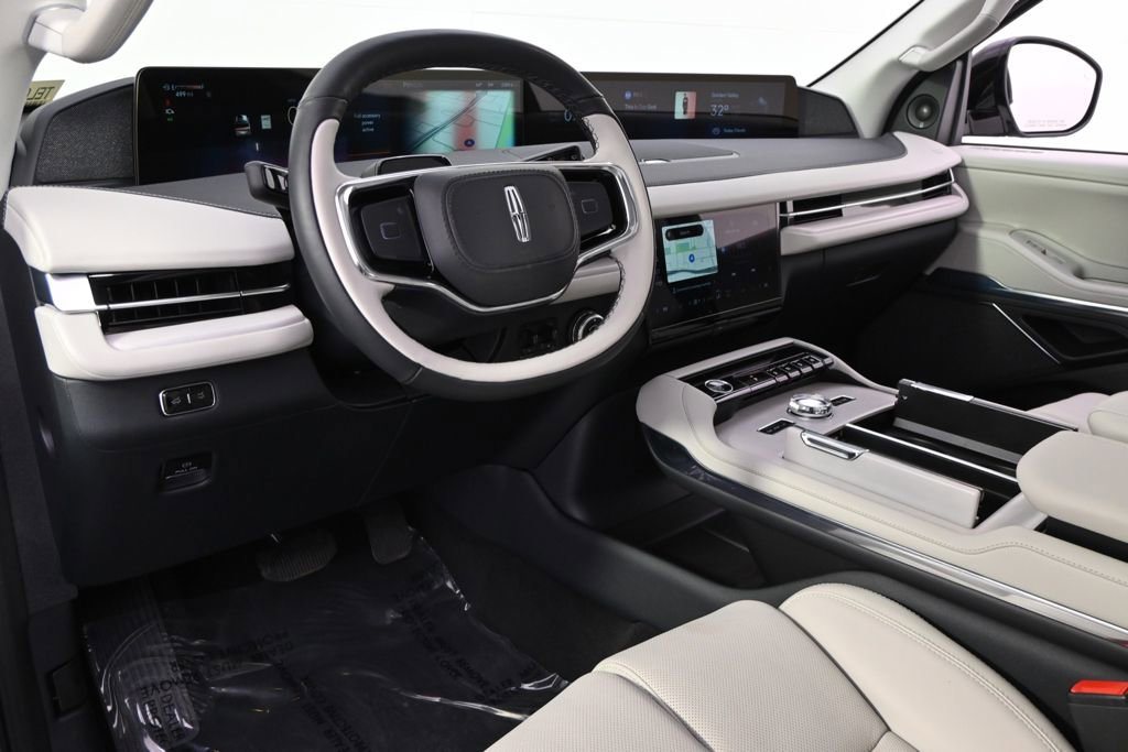 New 2026 Lincoln Navigator L Reserve w/ Jet Appearance Package AWD/4WD image 12