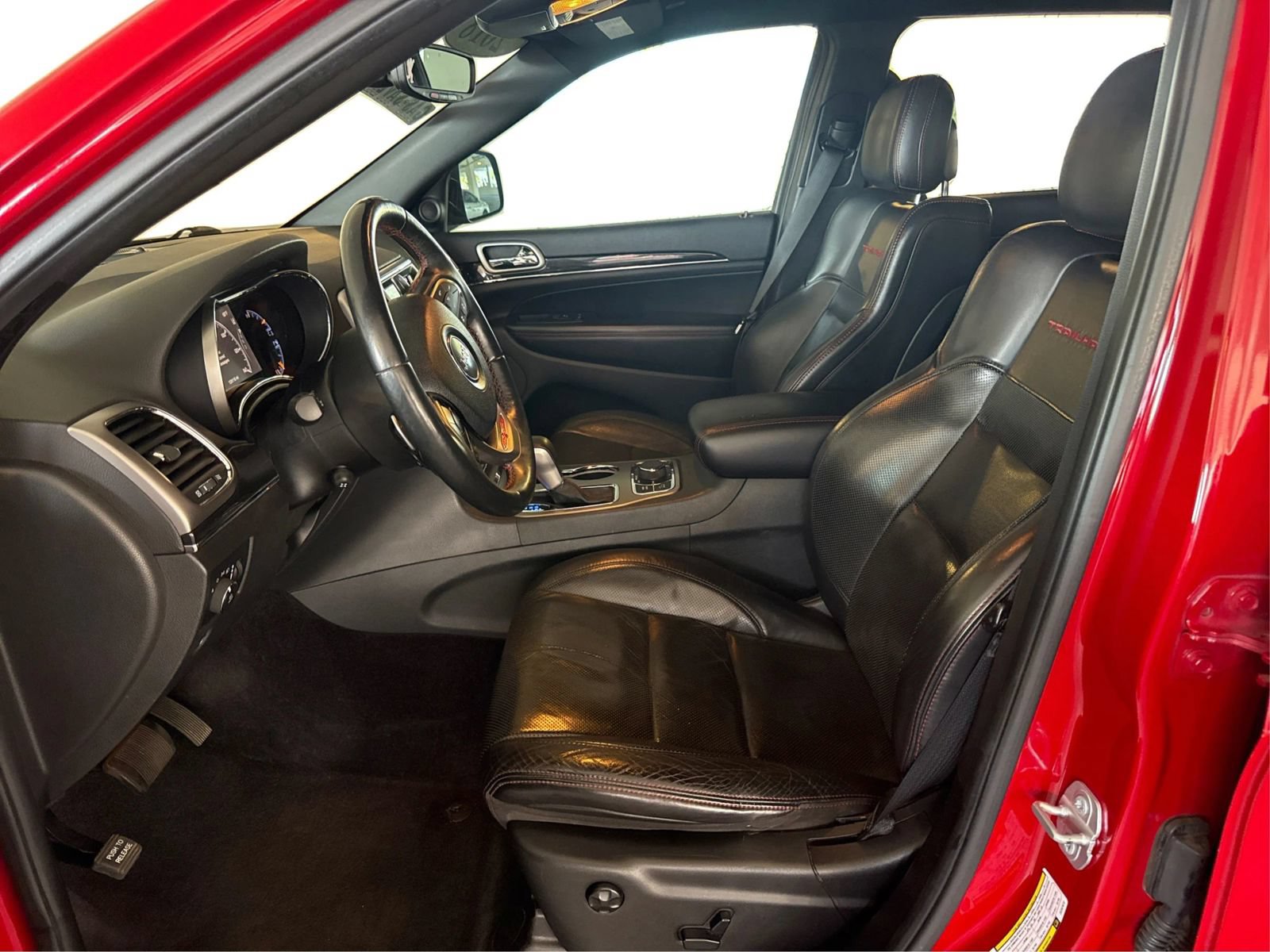 Used 2018 Jeep Grand Cherokee Trailhawk w/ Trailhawk Luxury Group AWD/4WD image 9