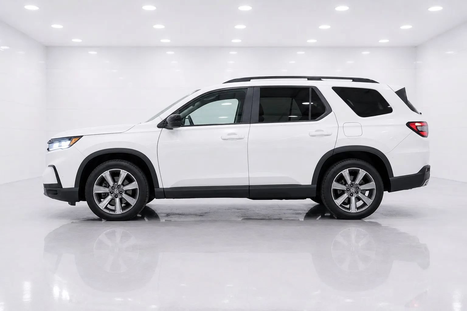 Used 2025 Honda Pilot Sport image 2