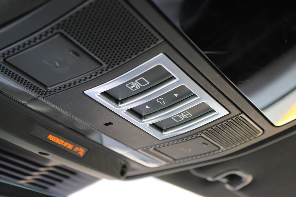 Used 2022 Land Rover Discovery HSE R-Dynamic AWD/4WD image 18