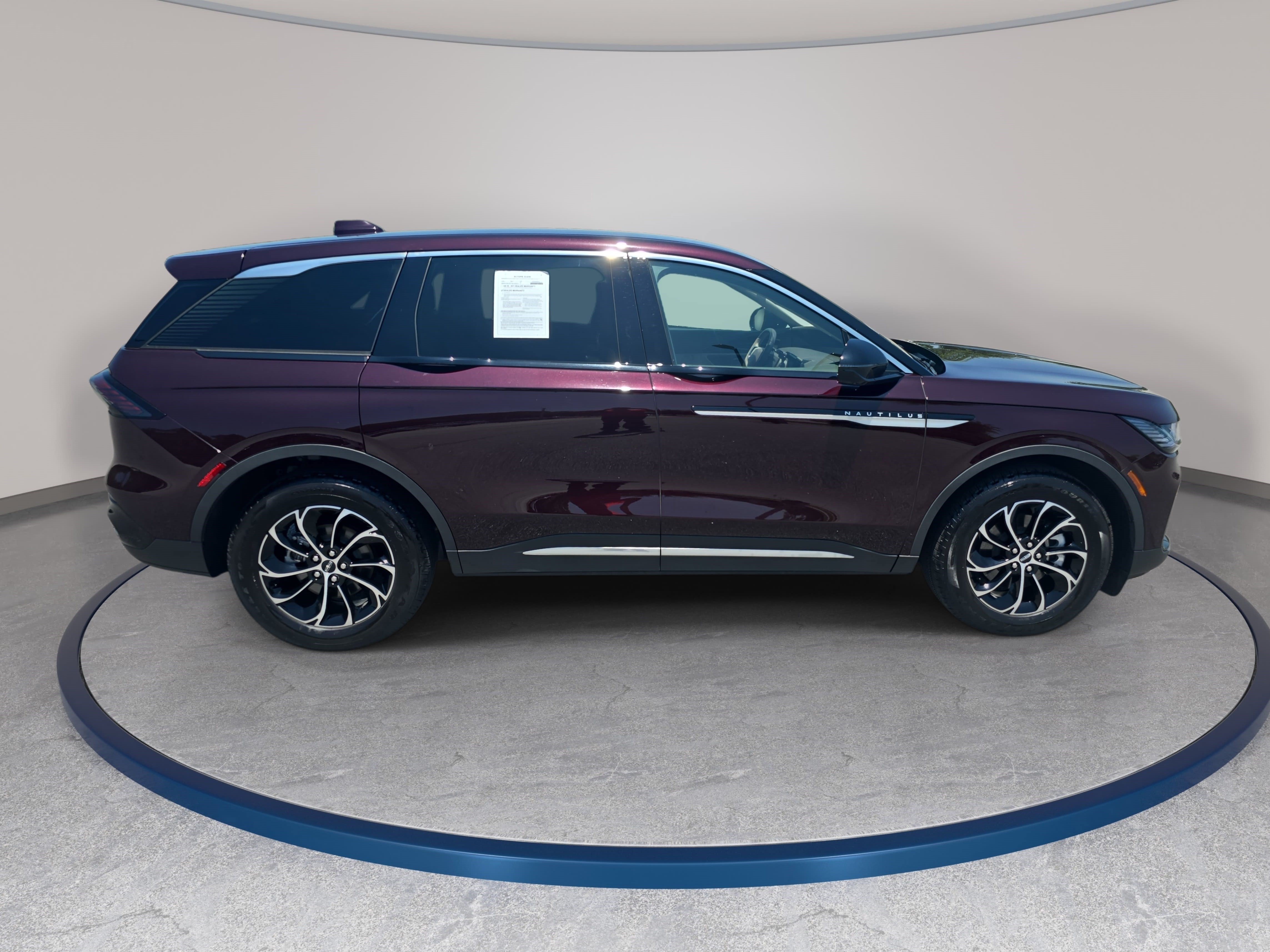 Certified 2025 Lincoln Nautilus Premier AWD/4WD image 4