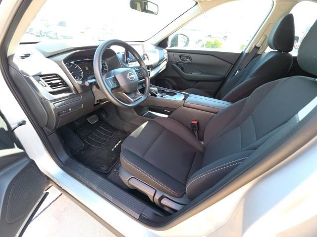 Used 2025 Nissan Rogue S FWD image 12