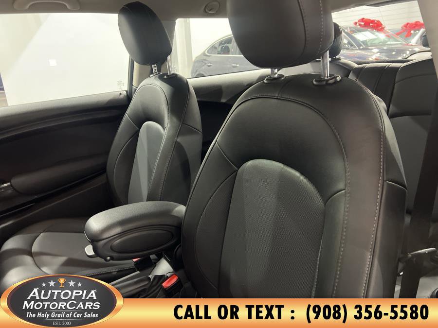 Used 2019 MINI Cooper 2-Door Hardtop w/ Storage Package image 11