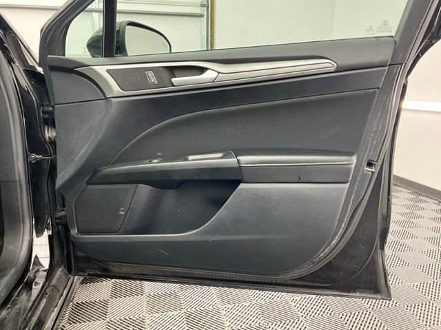 Used 2020 Ford Fusion SE image 12