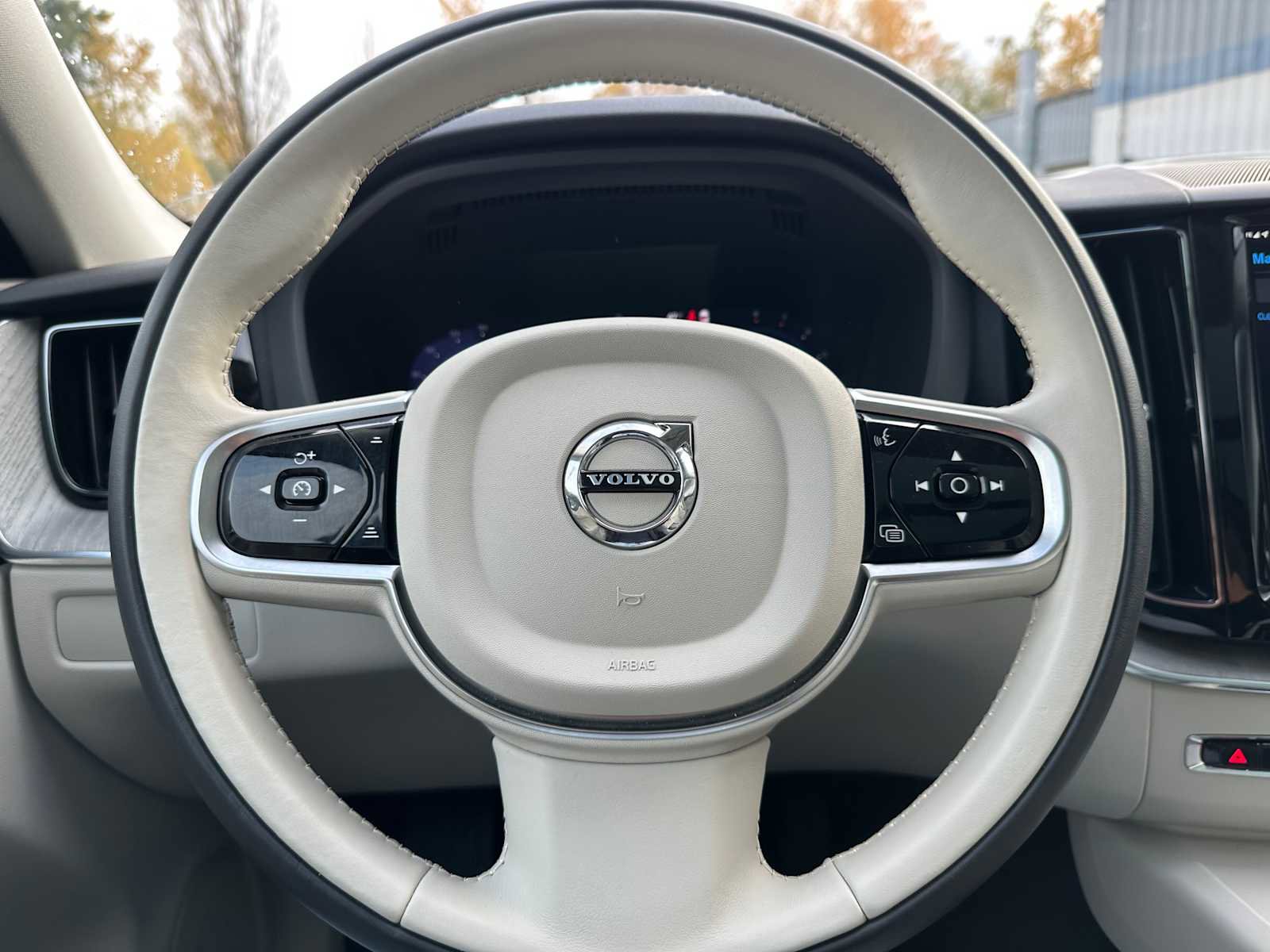 Used 2025 Volvo XC60 B5 Plus w/ Protection Package Premier image 24