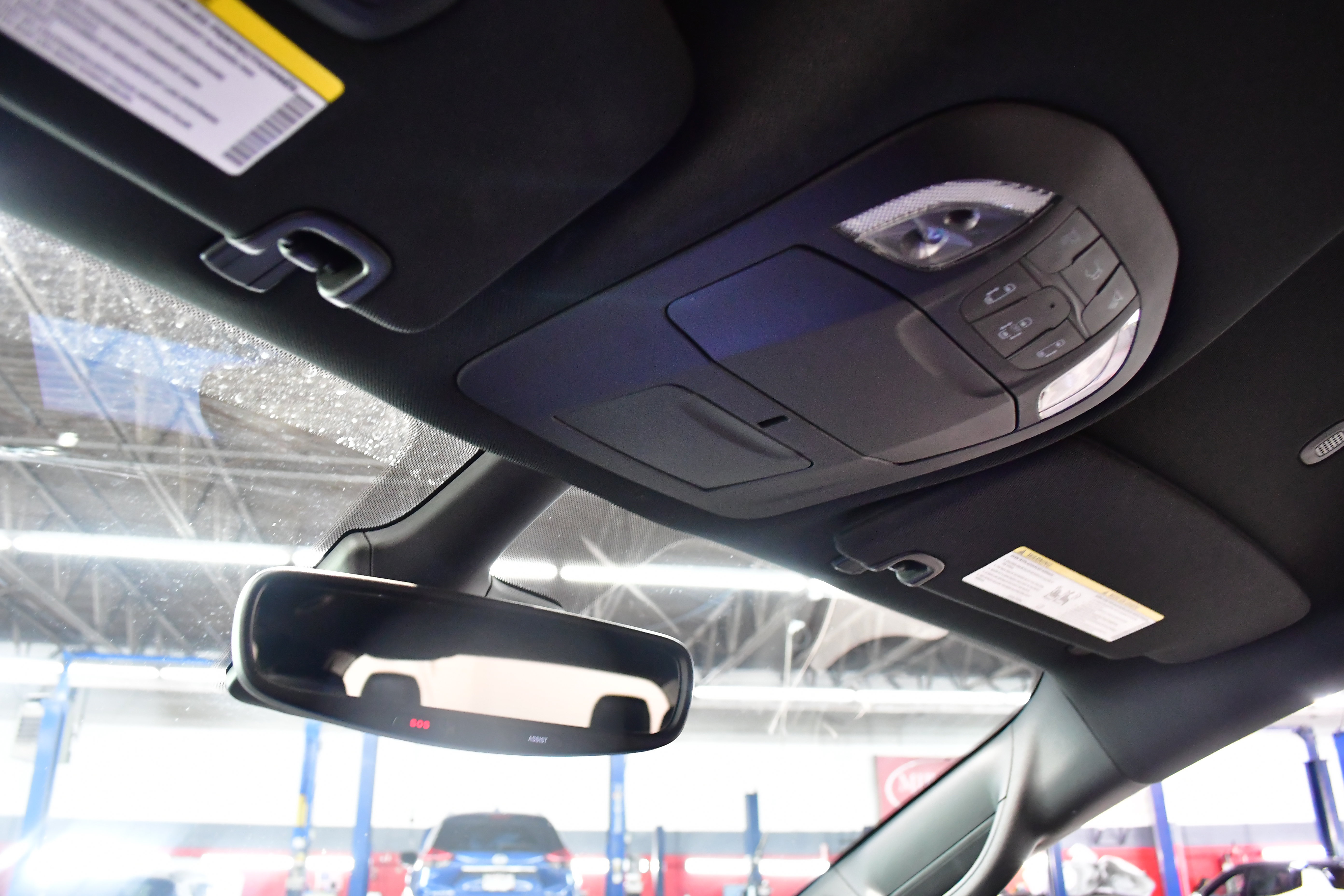 Used 2025 Chrysler Pacifica Select FWD image 32