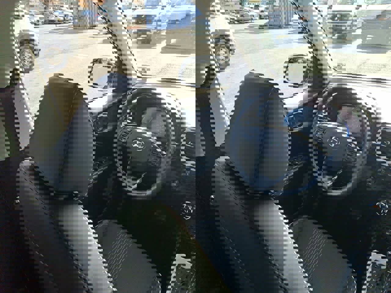 Used 2025 Hyundai Venue Limited image 15