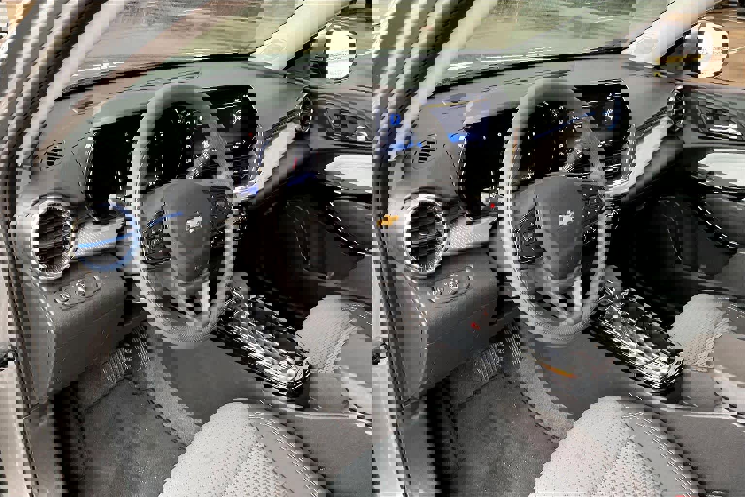 Certified 2025 Chevrolet Trax LT image 17