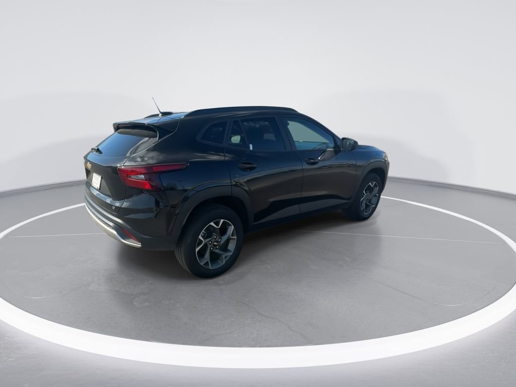 Used 2025 Chevrolet Trax LT w/ LT Convenience Package image 8