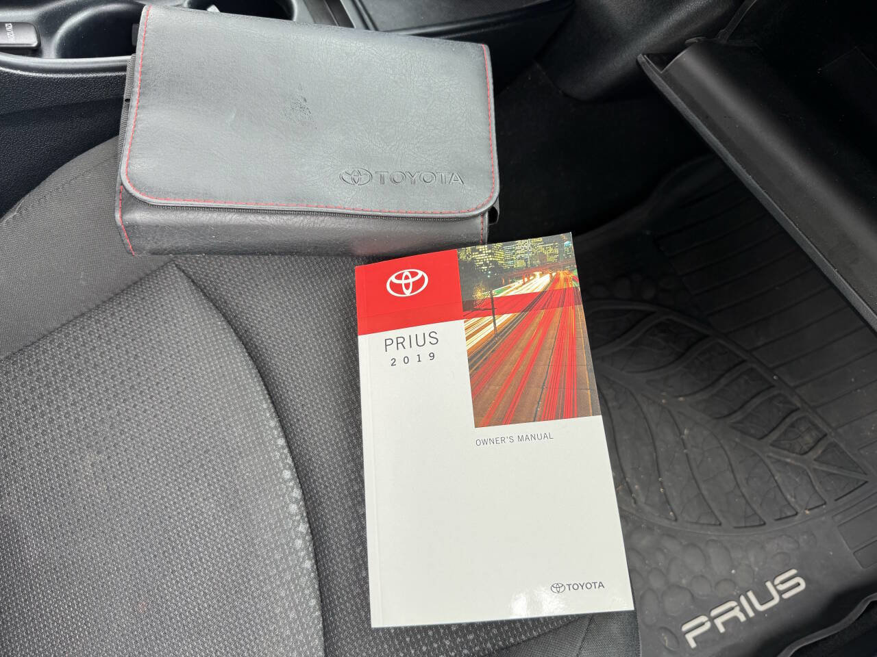 Used 2019 Toyota Prius LE AWD/4WD image 73