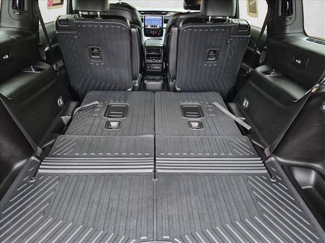 Used 2025 Jeep Grand Cherokee L Limited w/ Black Appearance Package AWD/4WD image 6