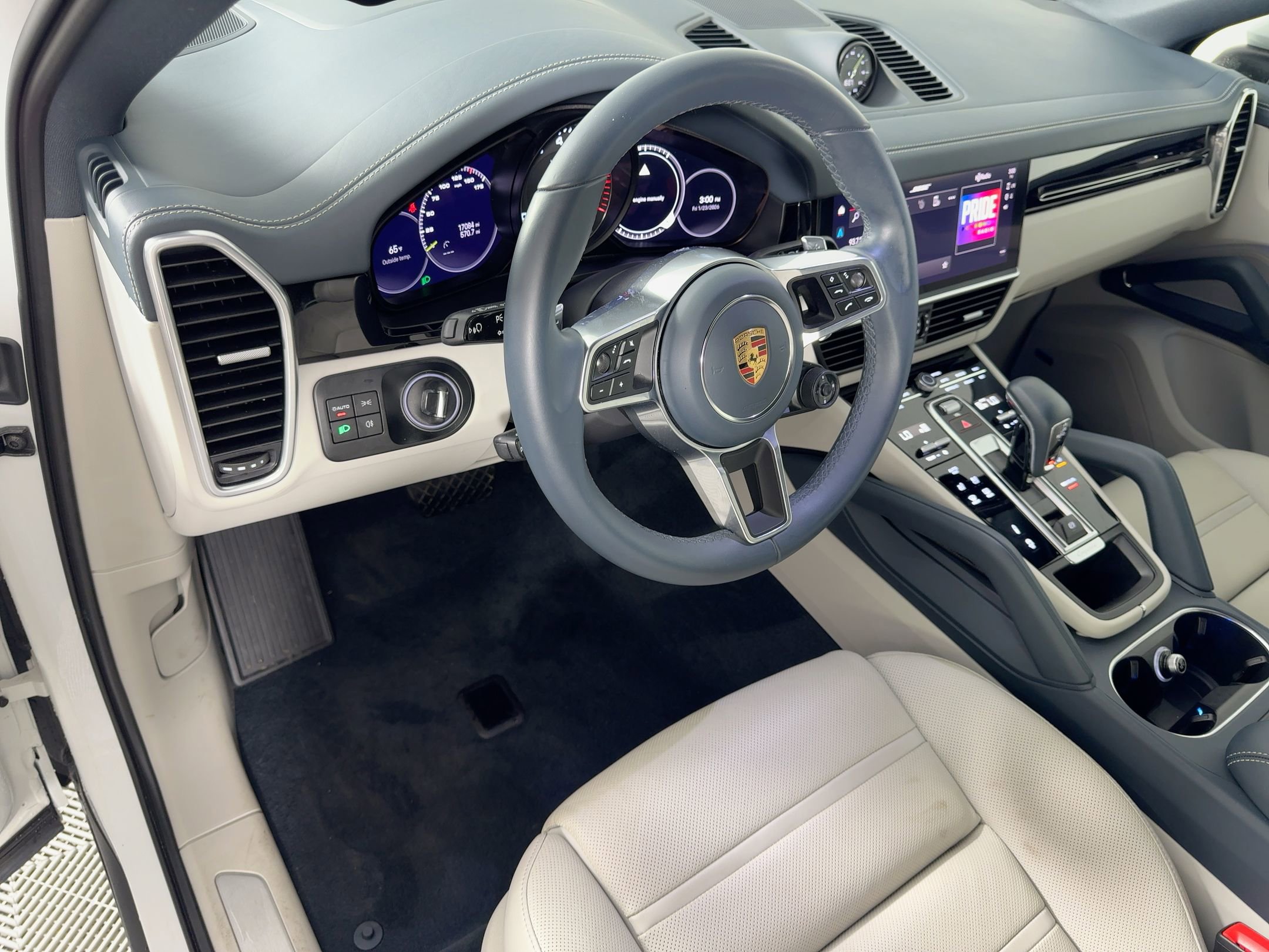 Certified 2023 Porsche Cayenne Coupe w/ Premium Package image 4