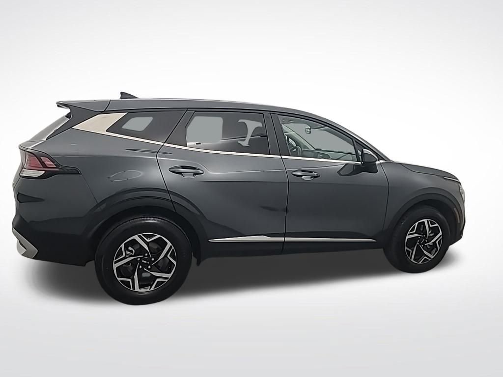 Used 2025 Kia Sportage LX image 2
