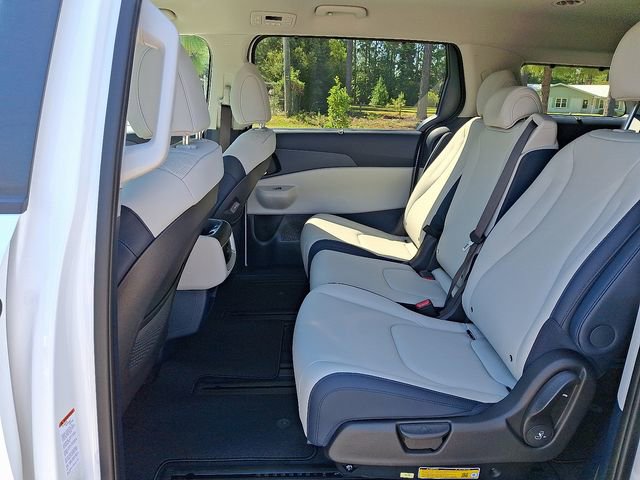 New 2026 Kia Carnival EX image 9