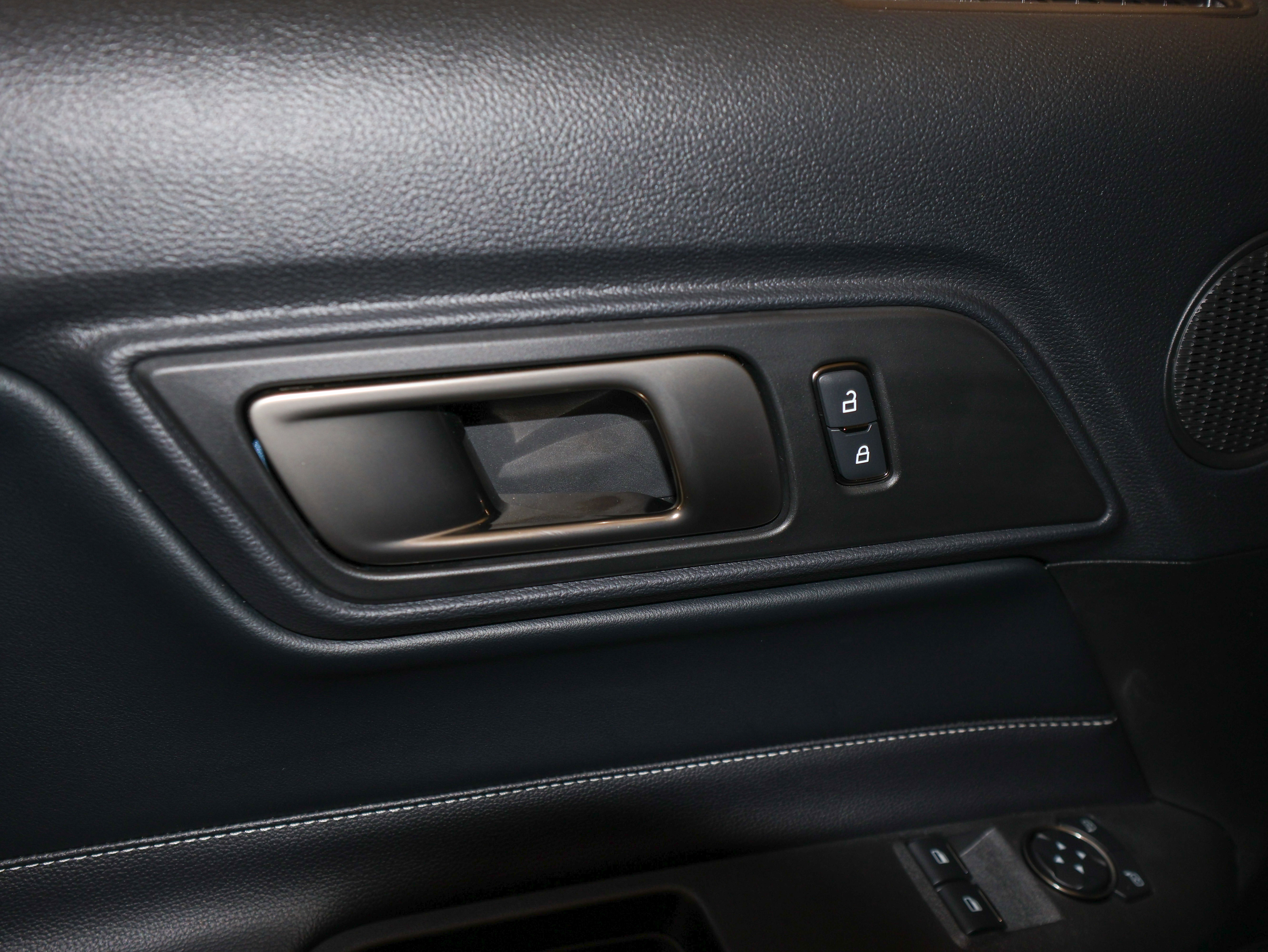 Used 2020 Ford Mustang Shelby GT500 w/ Carbon Fiber Track Pack RWD image 23