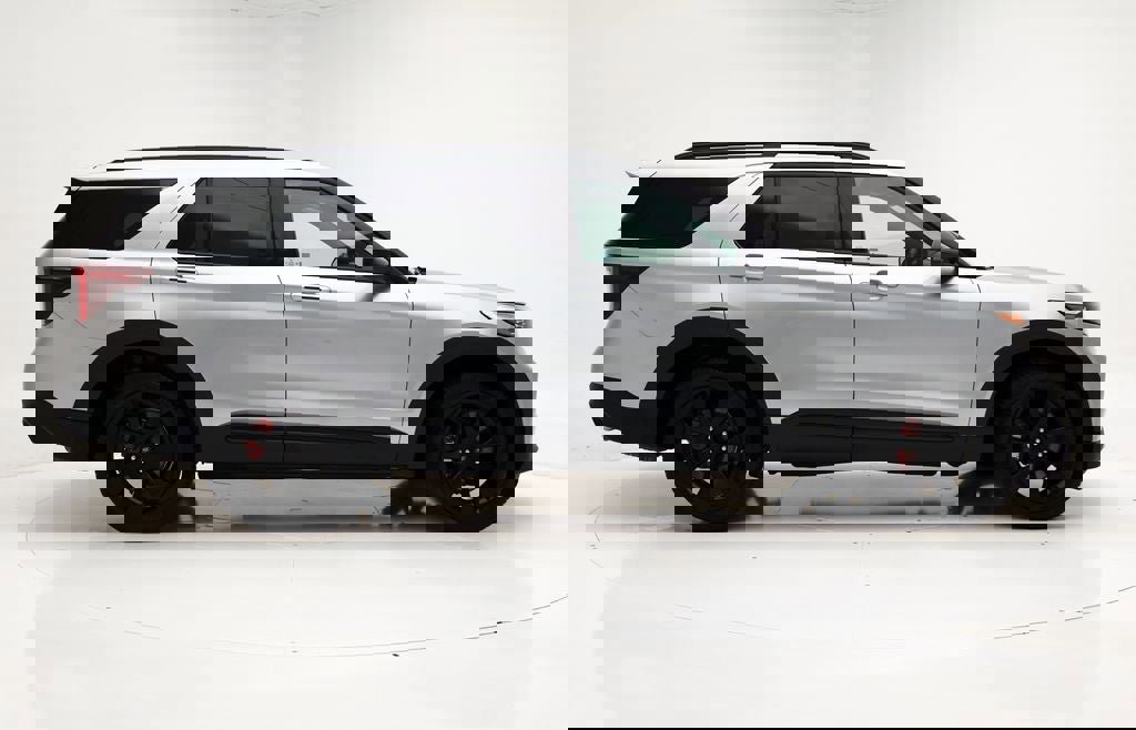 Used 2024 Ford Explorer ST w/ Technology Package image 3