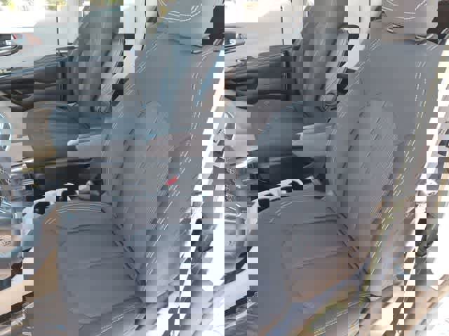 Used 2023 Chrysler Voyager LX image 13