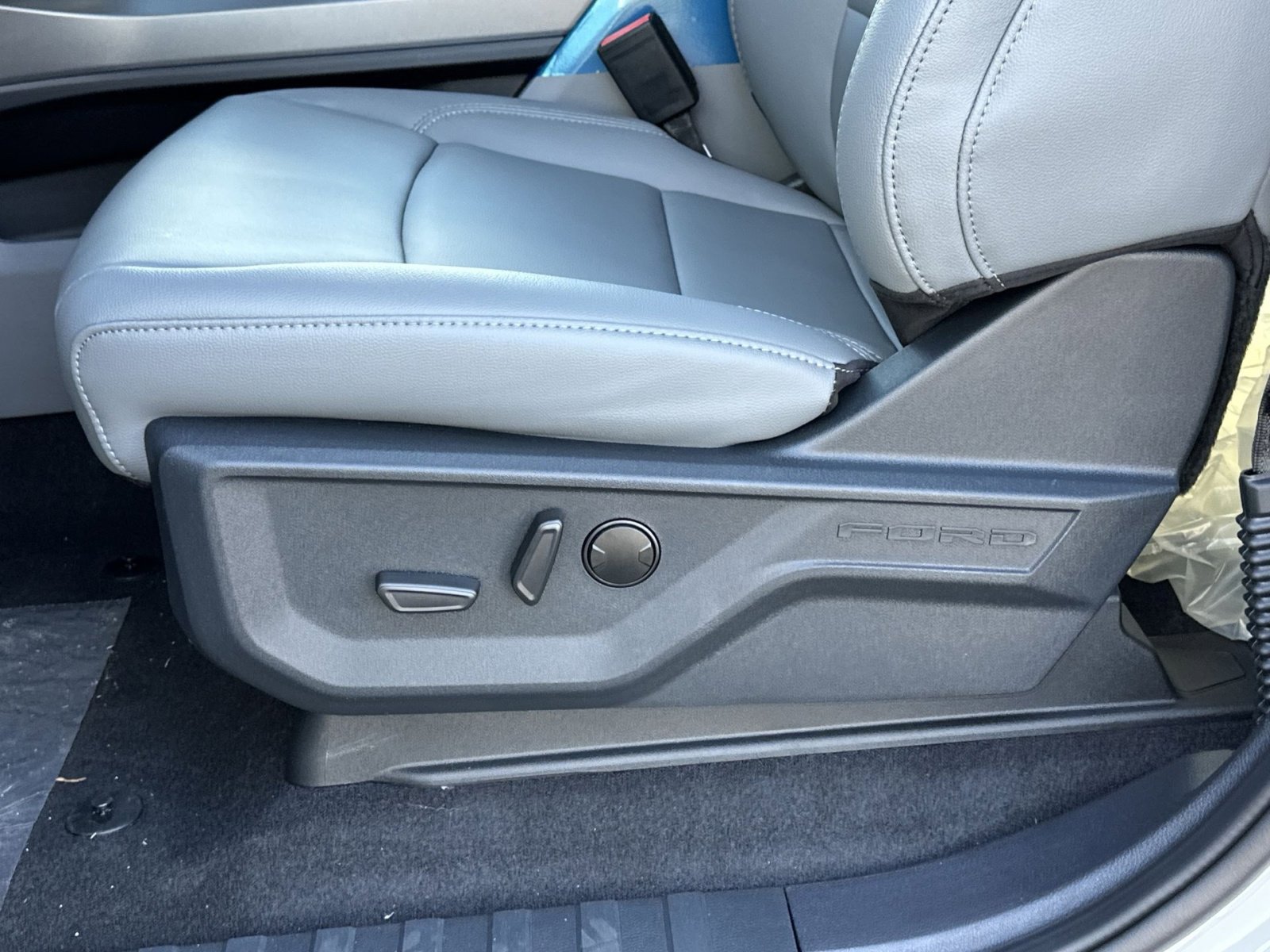 New 2025 Ford F150 Lightning Flash image 14