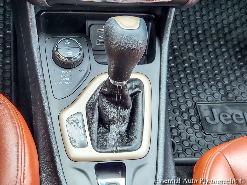 Used 2014 Jeep Cherokee Latitude w/ Comfort/Convenience Group AWD/4WD image 16