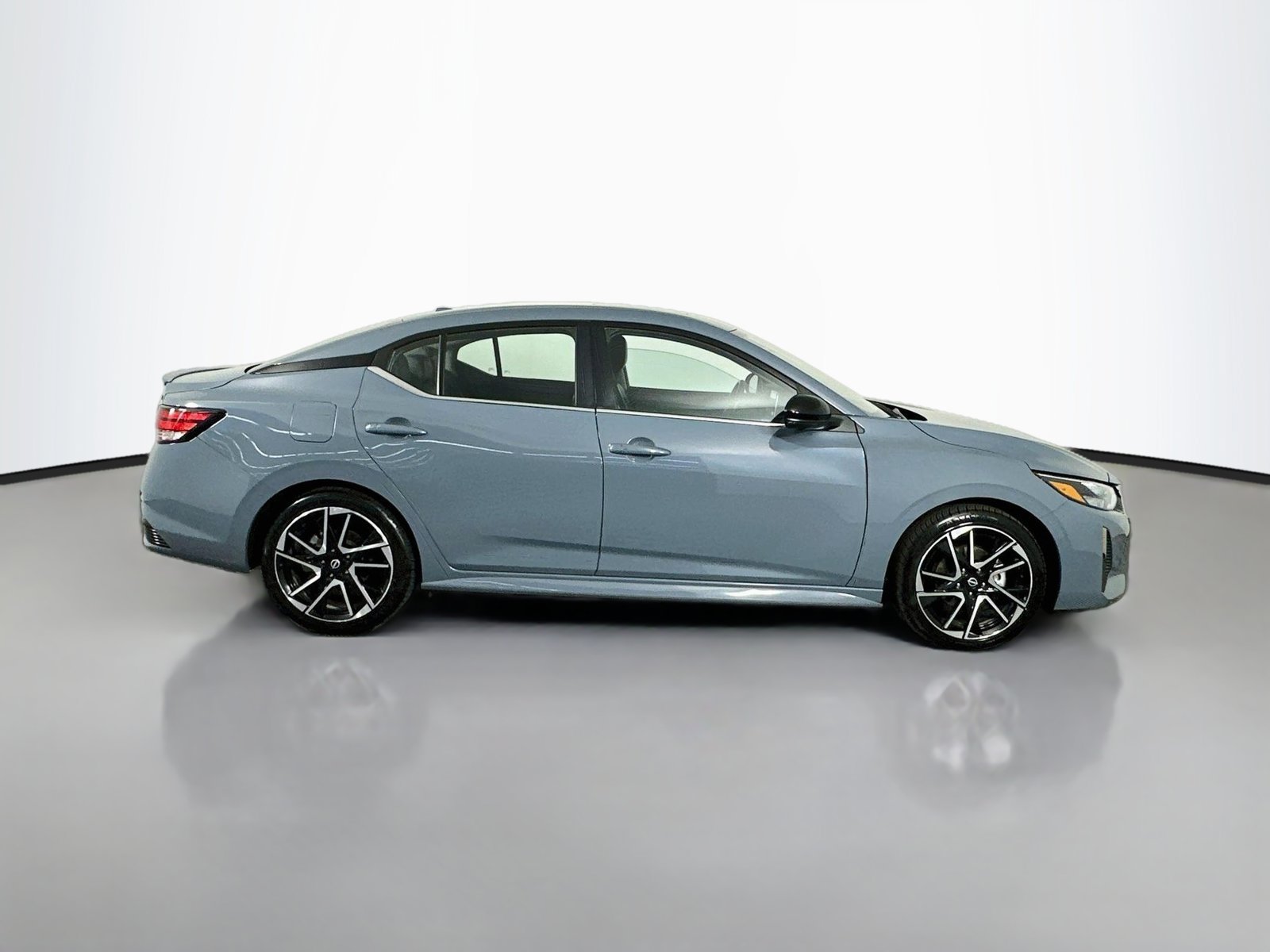 Used 2025 Nissan Sentra SR w/ SR Premium Package FWD image 9