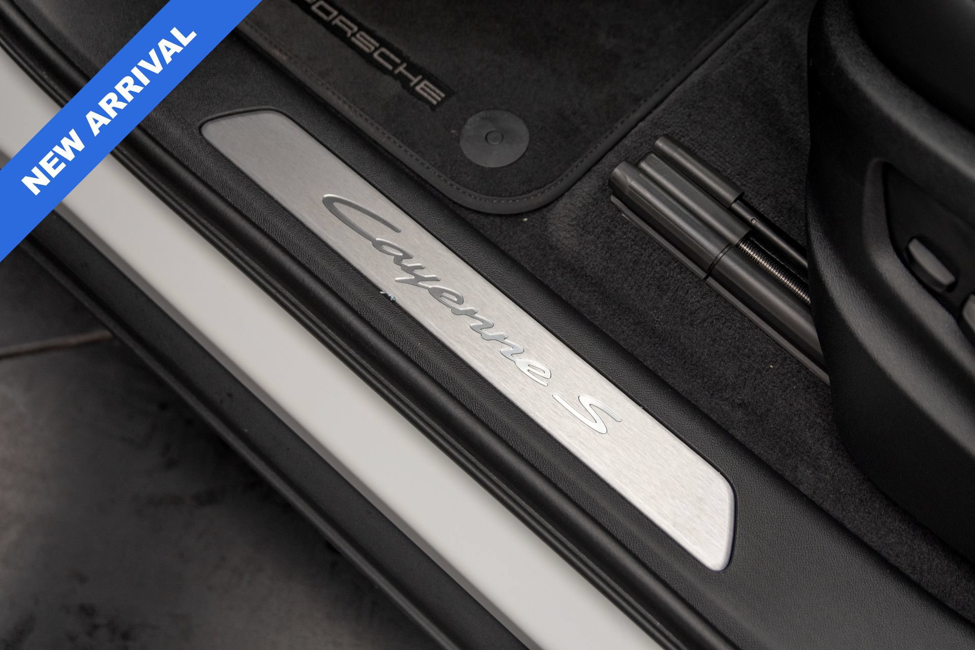 Used 2025 Porsche Cayenne S AWD/4WD image 24