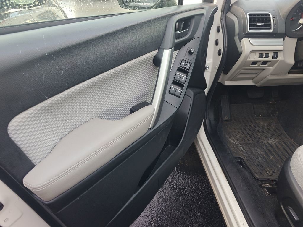 Used 2018 Subaru Forester 2.5i Premium w/ All-Weather Package image 5