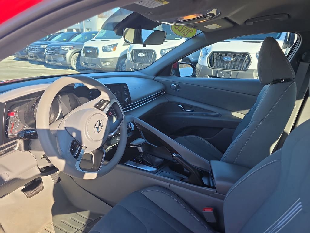 Used 2022 Hyundai Elantra SEL image 25
