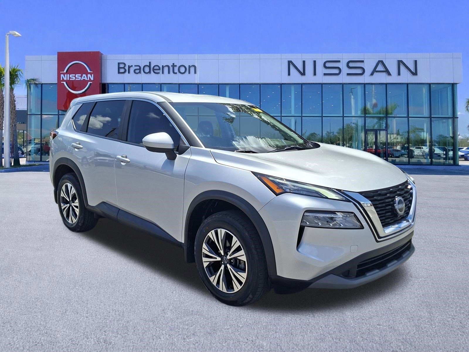 Used 2023 Nissan Rogue SV FWD image 3