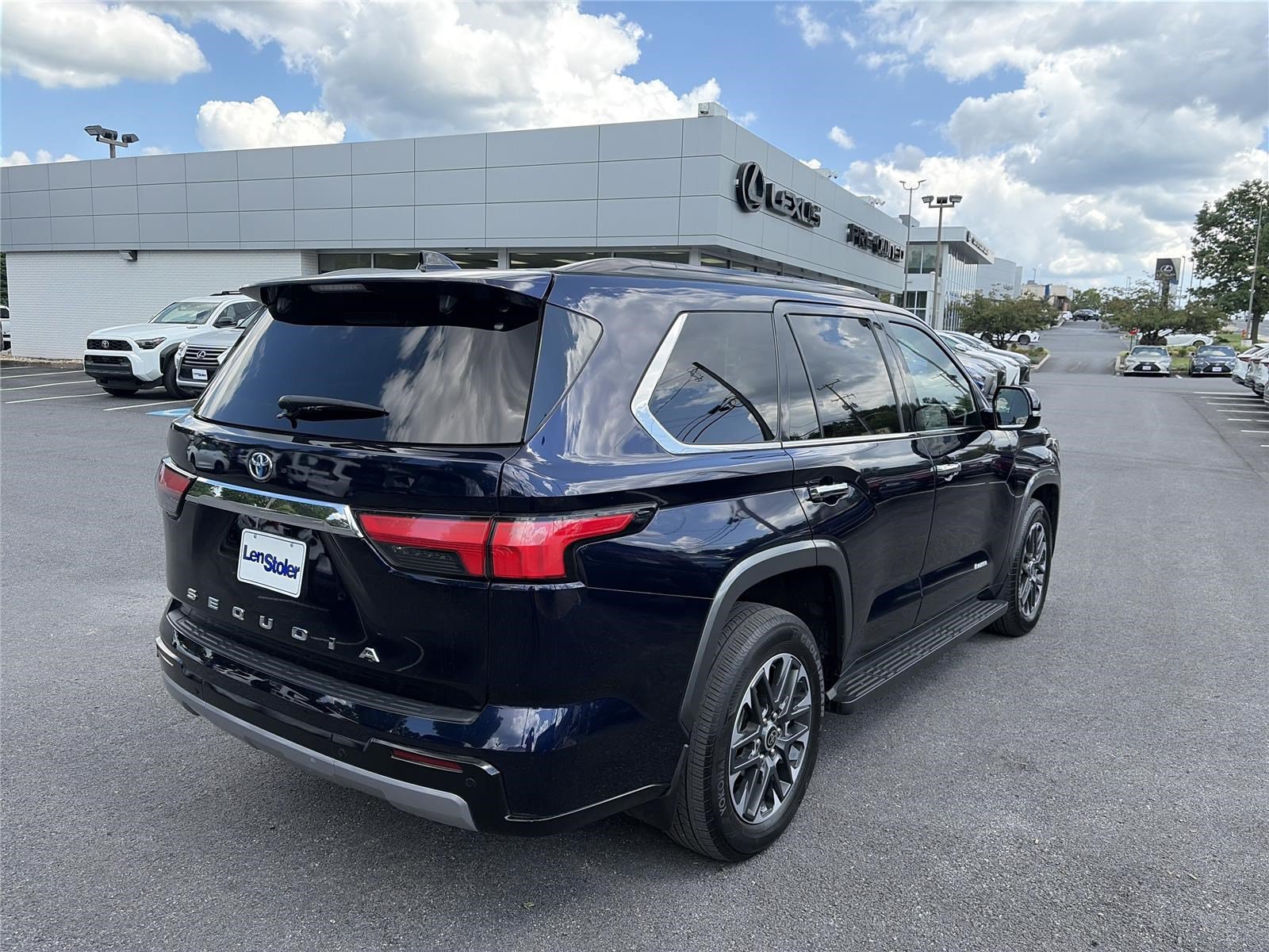 Used 2023 Toyota Sequoia Limited w/ Tow Technology Package AWD/4WD image 5