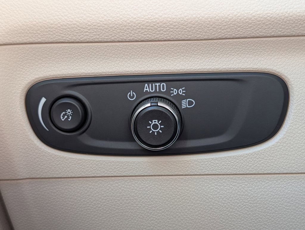 Used 2023 Buick Envision Avenir AWD/4WD image 40