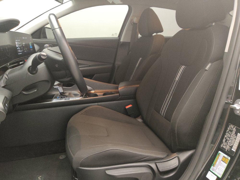 Used 2025 Hyundai Elantra SEL FWD image 18