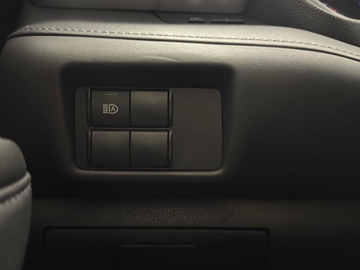 Used 2021 Toyota Highlander L image 13