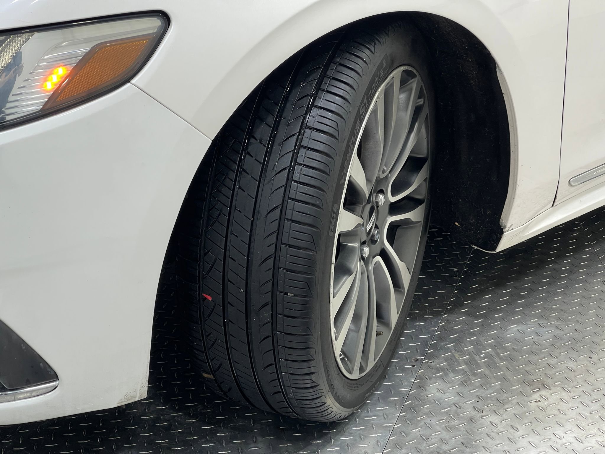 Used 2018 Lincoln Continental Select w/ Continental Climate Package image 36