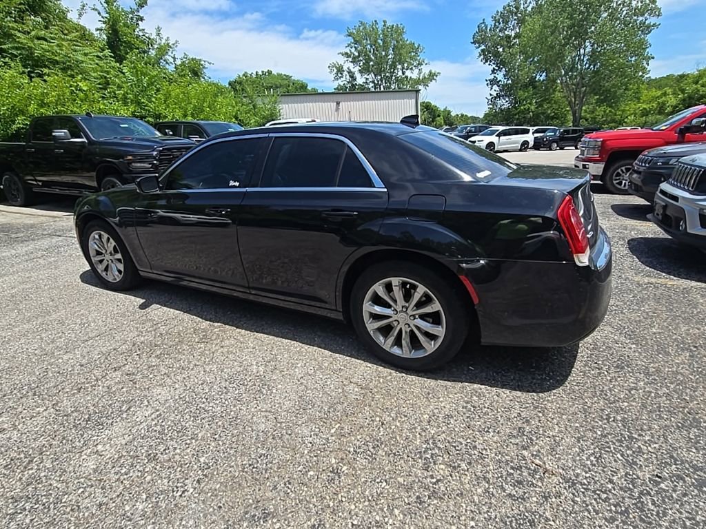 Used 2017 Chrysler 300 Limited w/ 300 Premium Group AWD/4WD image 4